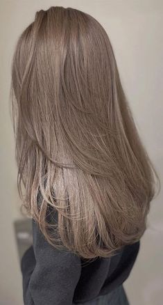 Popelavá Blond, Hair Color Ash, Beige Hair Color, Light Ash Brown Hair, Cool Brown Hair, Light Brown Hair Color, New Hair Color Trends, Ash Brown Hair Color, Light Ash Brown