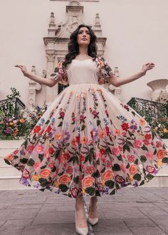 Flower Embroidery Dress, Knee Length Evening Dress, Royal Dresses, Sequin Evening Dresses, Butterfly Embroidery, Engagement Dresses, Fairytale Dress, Sweet Floral, Layered Skirt