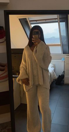 Oversized Shirt Pajamas Aesthetic, Fall Aesthetic Outfit Cozy, Matching Sets Loungewear, Winter Hot Outfits, Chilly Outfits Casual, Dress Under Sweater Outfit, Cozy Baddie Outfits, Simple Warm Outfits, Modest Women Outfits