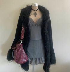 Witchy Winter Outfits, Winter Goth Outfits, Siren Style, Fur Coat Outfit, Trashy Outfits, Skirt Office, Y2k Fall, Fall Winter Fashion, Fluffy Jacket