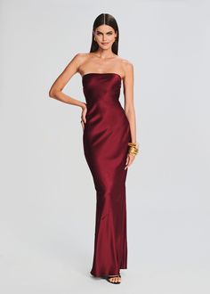 Red Silk Prom Dress, Silk Prom Dress, Exquisite Gowns, Satin Dress Long, Red Bridesmaid Dresses, Strapless Neckline, Prom Dress Inspiration, Silky Fabric, Grad Dresses