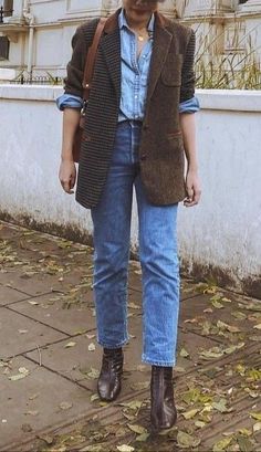 Madewell Fall 2023, Non Denim Pants, Outdoor Professional Outfit, Yellowstone Style Women, Hipster Business Casual Women, Manchester Street Style, Alison Bornstein Outfits, Timeless Fall Fashion, Artsy Professional Outfit