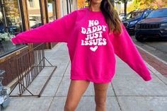 No Daddy Just Issues. Daddy Issues Sweater. Trendy Crewneck Sweater. Retro Sweatshirt. Groovy Shirt. Sarcastic Funny Sweater. Gift for Her. by SimplePixelDesign on Etsy Sweatshirt Preppy, Groovy Clothes, Funny Sweater, Groovy Shirt, Preppy Sweatshirts, Preppy Fashion, Trendy Crewneck, Boho Pullover, 90s Sweatshirt