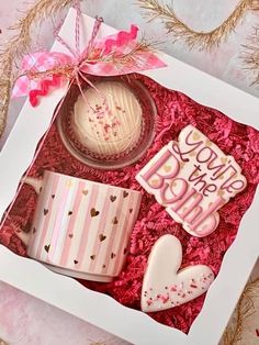 Best & Creative Mothers Day Gift Ideas Mother’s Day Sweet Boxes, Sweet Boxes Ideas Gifts, Desert Box Gift, Valentines Sweet Box Ideas, Valentine’s Day Dessert Box Ideas, Valentines Gift Box Ideas, Cookies Packaging Ideas Creative, Mom Bday Gifts Ideas, Valentine Treat Boxes Ideas