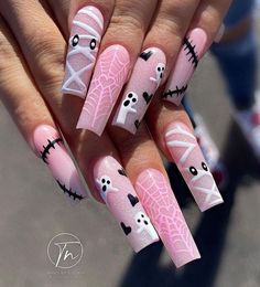 Nov 2, 2021 - This Pin was discovered by Cristina Zapata. Discover (and save!) your own Pins on Pinterest Nail Inspo 2023 Halloween, October Nails Halloween Almond, Acrylic Nail Press On, Cute Halloween Nails Glitter, September Spooky Nails, Halloween Nail Ideas 2023, Halloween Acrilyc Nails, Fall And Halloween Nail Ideas, Cool Nail Inspo Coffin