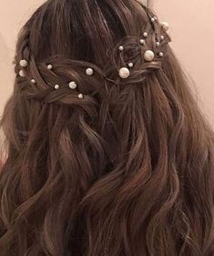 Sequin Hair Accessories, Hair Jewels, Short Layered Haircuts, Wedding Hair And Makeup, Grunge Hair, Hair Dos, Prom Hair, Hair Day, Pretty Hairstyles