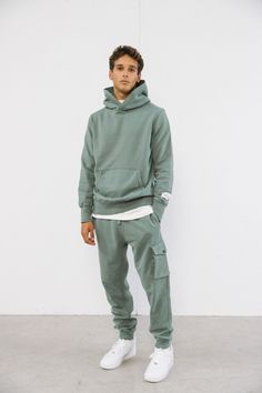 Men Sporty Fashion, Blue Sweatpants, Black Chinos, Mens Fashion Streetwear, Orange T Shirts, Grey Sweatpants, Green Hoodie, Men Fashion Casual Outfits