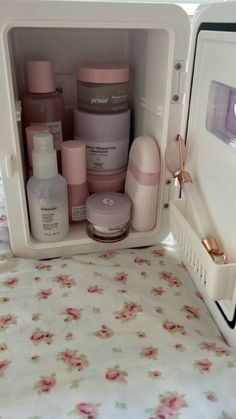 Fridge Aesthetic, Aesthetic Outside, Beauty Fridge, Trashy Outfits, Pretty Pink Princess, Shower Skin Care, Pink Life, Vision Board Inspiration, Pretty Skin Care