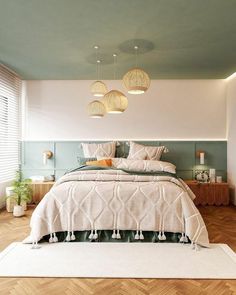 Color Block Bedroom Walls, Boho Bedroom Minimal, Wood Flooring Bedroom, Green Rooms, Bedroom Green, Small Room Bedroom, Boho Bedroom