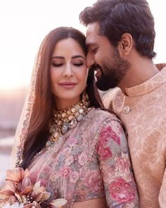 Indian Wedding Poses, Vicky Kaushal, Engagement Photography Poses, Indian Wedding Photography Poses, Pose Fotografi, Bollywood Couples, Bollywood Wedding, Wedding Couple Poses