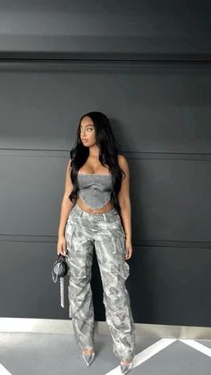 Cute Going Out Outfits Night Black Women, Birthday Outfit Ideas For Women Pants, Concert Outfit Maluma, Cargo Night Out Outfit, Concert Outfit October, Big Pants Small Shirt Black Women, Beyonce Concert Outfit Black Women, Baddie Concert Outfits Sneakers, Brunch Day Outfit