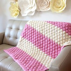 Chunky Blanket in Bubble Stitch (6 Sizes): Knitting Pattern 3d Bubbles, Bubble Stitch, Bubble Blanket, Beanie Knitting, Blanket Knitting Pattern, Studio Knit, Stitch Blanket, Knitting Hat, Knitting Paterns