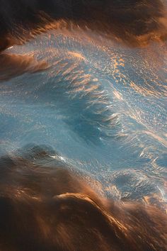 the water is brown and blue with waves coming up from it's bottom edge