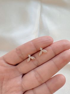 ♥ Find more designs here: https://www.etsy.com/shop/SaninJewelry ♥ Also, you can follow us on Instagram: https://www.instagram.com/saninjewelry ♥ Order $35 USD get FREE standard shipping within the USA. International rates change depending on location. 14K Gold Tiny Whale Earrings - Dainty Stud Earrings - Tiny Stud Earrings - Whale Tail Stud Earrings - Whale Earrings - Gift For - Gift for her - Best Friend Gift - Delicate Earrings - Animal Jewelry DETAILS ♥ Materials: 14k Gold filled. ♥ Gold filled Bee stud earrings. ♥ Micro pave CZ stones on studs' top. ♥ It does not harm your skin. PACKAGING ♥ All pieces come in a special bag, beautifully designed to keep your jewelry safe from scratches and perfect for gift giving. GIFT OPTION ♥ Is it a gift? Let us know and we will include a little gif Ocean Inspired Earrings, Whale Earrings, Skin Packaging, Gold Whale, Bee Studs, Earrings Nature, Jewelry Details, Nature Earrings, Jewelry Safe