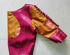 Green Saree Pink Blouse Designs, Blouse Designs Boat Neck, Red Blouse Design, Normal Blouse, Blouse Designes, Casual Blouse Designs, Simple Blouses, Brocade Blouse Designs, 50 Blouse Designs