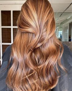 Light Copper Highlights, Light Auburn Hair, Copper Blonde Hair, Rambut Brunette, Strawberry Blonde Hair Color, Hair 2022, Copper Blonde, Honey Brown Hair, Hair Color Caramel