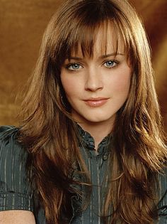 Medium length haircuts with bangs for women Golden Brown Hair, Layered Haircuts With Bangs, Layered Hair With Bangs, How To Cut Bangs, Alexis Bledel, Long Layered Haircuts, Round Face Haircuts, Long Hair With Bangs, Rory Gilmore