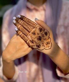 Back Mehndi Designs, Unique Henna Designs, Backhand Mehndi Designs, Floral Mehndi Designs, Back Hand Henna Design, Floral Mehndi, Unique Henna, Simple Mehendi Designs, Mehndi Designs For Kids