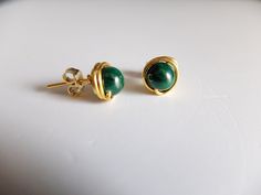 This listing is for round Malachite stones wire wrapped in gold filled wire They are natural stones, green color with stripes, as it's usual for these gemstone. The earring have butterfly backs that are gold filled The gemstones measure approximately 8 mm You will receive the exact earrings of the photos. the butterfly stopper are gold filled Malachite Stone, Paper Gift Box, Wire Rings, Wire Wrapped Earrings, Mala Beads, Garnet Rings, The Butterfly, Green Stone, Paper Gifts