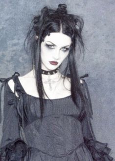 Goth Hairstyles Women, Curly Gothic Hairstyles, Elvira Hairstyle, Long Hair Grunge Hairstyles, Mystic Hairstyles, Goth Hair Updo, Goth Prom Hairstyles, Alt Updo Hairstyles, Mall Goth Hairstyles