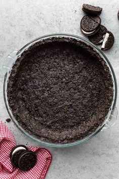 an oreo cookie crust in a glass pie plate