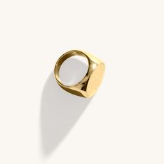 The 18K Gold Elle Ring, featuring a chunky band, the perfect accessory for any occasion, very elegant, pair this ring with your other favourites and create a beautiful stacking dream. When you're not wearing this piece, tuck it away in your very own Milou jewellery box provided. Stainless Steel, plated with 18K Gold Waterproof (Tarnish Resistant) Natural Linen Milou Jewellery Box Included For ring sizing, please see our Size Guide for details FREE WORLDWIDE SHIPPING Linking Rings, Natural Linen, Size Guide, Jewelry Box, 18k Gold, Gold Plate, Plating, Stainless Steel, Band