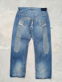 Evisu Daicock Selvedge Jeans Made in Japan Nicely faded from raw denim Back legs repaired ACTUAL MEASUREMENT (Inch) Waist 18.5 Outseam 44 Inseam 32.5 Leg Opening 9.5 Rise 13 Thigh 14.5 CN676 NOTE 1) All items are 100% authentic. 2) All items should be WASHED before use. 3) Do not rely on tag size as pre-worn items may have been altered, stretched or shrunk. 4) The best way to ensure a correct fit is to compare our measurements with the measurements of a similar item that you know fits you well. 5) Please refer all images, and enlarge them for better details. 6) All measurements are been taken with the garment flat on the floor. 7) NO RETURN NO REFUND AFTER PURCHASE. 8) Please do not expect it to be like new as mostly are used item, unless mentioned as NEW. 9) Actual item might have color d Medium Wash Selvedge Jeans For Streetwear, Faded Selvedge Jeans For Streetwear, Selvedge Rigid Denim Pants For Streetwear, Evisu Jeans, Faded Selvedge Denim Jeans, Vintage Selvedge Standard Cut Jeans, Japanese Raw Denim, Selvedge Denim, Raw Denim