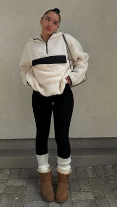 Sneaky Link Outfits Winter, Cold But Cute Outfits, Fall Outfits Bodysuit, 20 Year Old Outfits Casual, Fall Outfits Buchifresa, Cold Morning Warm Afternoon Outfit, Lazy Fall Outfits Leggings, Legging Fall Outfits, Lab Outfit College