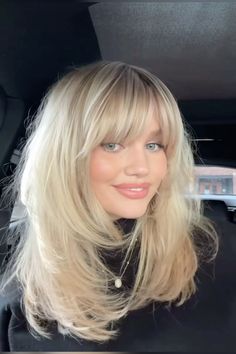 Curtain bangs Medium Length Layers And Bangs, Front Bangs With Face Framing Layers, Haircut 30's For Women, Sabrina Carpenter Haircut Short Hair, Haircute Woman 2024, Blonde For Pale Skin Green Eyes, Long Blonde Hair With Bangs And Layers, Cameron Diaz 90s Hair, Bangstyle Hair Long Blonde