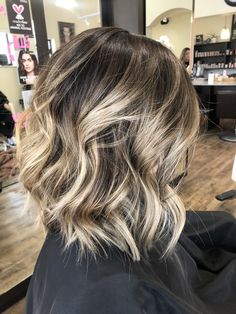 Textured Lob Shadow Root Blonde Dark Roots Blonde Hair Balayage, Lob Balayage, Shadow Roots Hair, Shadow Root Blonde, Root Blonde, Blonde Hair With Roots, Tan Skin Blonde Hair, Blonde Highlights On Dark Hair, East Boston