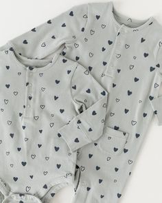 Travel into the softest Henley One-Piece for baby. In two prints, our fun illustrations-on-wheels print and our soft Sweetheart print with snaps at the chest and legs for easy diaper changes, it’s the perfect one-piece to get baby goin’. ‘Pehr’ it with our Essentials Leggings or Garment Dye Overalls to transport baby to a whole new look. Organic Cotton & Dyes Ethically Made Part of our Sweetheart Collection and Rush Hour Collections Family Matching Long Sleeve Onesie For Playtime, Playful Long Sleeve Bubble Romper For Loungewear, Playful Long-sleeve Bubble Romper For Loungewear, Playful Long Sleeve Bodysuit For Bedtime, Cute Long Sleeve Bodysuit For Bedtime, Essentials Leggings, Tonal Prints, Rush Hour, Fun Illustration