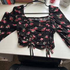 Never Worn! Size Medium. Great Condition. Brand Is Wild Fable Trendy Black Top With Rose Print, Black Long Sleeve Top With Rose Print, Fitted Black Top With Rose Print, Cropped Long Sleeve, Wild Fable, Black Red, Black And Red, Top Blouse, Blouses