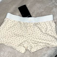 Nwt New With Tags John Galt / Brandy Melville Button Boxer Shorts. Boxer Underwear Soft Boy Short Cotton Undies With A Thick Elastic Waistband And A Button Detail. All Intimates Are Final Sale. Fabrics: 96% Cotton, 4% Elastane Measurement: 9.5' (24 Cm) Rise, 26" (66 Cm) Waist (Stretches) Made In: Europe #Brandymelville #Boxers #Johngalt #Brandy #Floral Boxer Pjs Women, Brandy Melville Boxer Shorts, Brandy Melville Boxers, Brandy Melville Boxer, Floral Pjs, Boxer Breifs, Lounge Wear Comfy, Cotton Undies, Cute Middle School Outfits