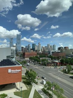 the city skyline is shown with clouds in the sky