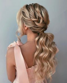 Low Prom Ponytail for Blondes Prom Ponytail Hairstyles, Cute Prom Hairstyles, Pony Hairstyles, Hairstyles For Prom, Prom Pony Tail, Ponytail Hairstyle, Simple Prom Hair, Curly Bob Hairstyles, Low Ponytail