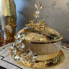 Ethereal Room, Crystal Dishes, Cute Furniture, Dining Room Accessories, Table Glass, Glass Canisters, Luxury Kitchens, Metal Stand