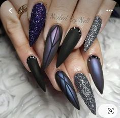 Dark Nail Designs, Stiletto Nail Art, Stiletto Nails Designs, Almond Shape Nails, Dots Nails, Super Nails, Ideas Nails, Dark Nails, Trendy Nail Art