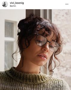 Bangs With Glasses, Bangs And Glasses, Curly Hair Fringe, Hairstyles With Glasses, Haircut Inspiration