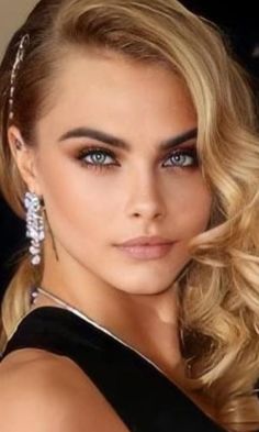 Soft Updo, Everyday Makeup Routine, Hair Styles 2017, Hair Up Styles, Model Face, Cara Delevingne, Blonde Beauty, Front View, Hair Waves