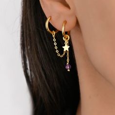 This gold double hoop chain earring is so unique! There are 2 hoops with a tiny star charm and earring chain add ons. The earrings can go on tho love or from cartilage to lobe. The chain charms are not connected to the hoops which means you can make different earrings with the set. If you have any questions please contact me. Thanks:) Hoops - Gold plated surgical stainless steel Chain Charms and Star - gold plated sterling silver 925 Gold Earring Chain, Piercing Chain, Earrings With Chain, Earring Chain, Work Earrings, Pretty Ear Piercings, Double Piercing, Chain Earring, Piercings Unique