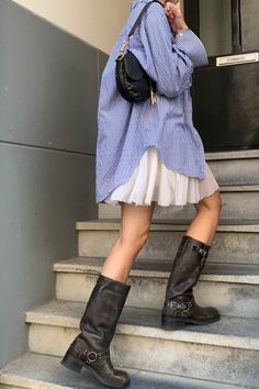 Biker Boots Outfit, Latina Outfits, 90's Fashion, Looks Party, Trending Boots, Looks Street Style, Biker Boots, Looks Chic