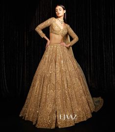 Golden Lehenga Aesthetic, Bride Golden Lehenga, Lehenga Golden Colour, Golden Lehnga Design, Gold Lengha Bridal Reception, Bridal Lehenga Aesthetic, Golden Tissue Lehenga, Slim Lehenga, Bronze Lehenga