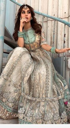 Iqra Aziz Dresses, Eid Outfits Pakistani, Asian Attire, Traditional Dressing, Suno Chanda, Orang India, Pakistani Brides, Mehndi Outfit, Adorable Dresses