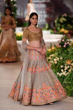 Lengha Design, Designer Lehnga Choli, Online Wedding Dress Shopping, Designer Lehengas, Lengha Choli, Bridal Outfit