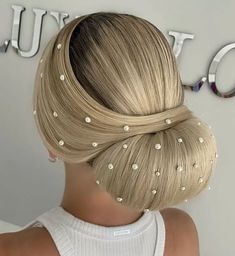 S Haircut, Bridal Hair Buns, Long Hair Wedding Styles, Makeup Artistry, Wedding Hairstyles Updo, Trending Haircuts, Creative Hairstyles, Trends 2024, Bride Hairstyles