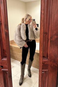 When in Aspen! ❄ I have loved putting together the cutest, coziest winter outfits. If you're wondering what to wear in aspen or need some ski trip outfit ideas, we are embracing the Slavic girl winter fashion over on my feed! I've linked this look on my LTK, so tap to shop and explore for more winter outfit ideas! Country Outfit Cold Weather, Country Style Outfits Winter, Telluride Outfits Winter, Winter In Colorado Outfits, Winter Lookbook Outfit Ideas, Nashville Fits Winter, Denver Outfits Winter Cold Weather, Aspen Western Outfit, Western Going Out Outfit Winter