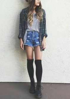 Knee Socks Outfits, Doc Martens Outfit, Skirts With Boots, Outfit Winter