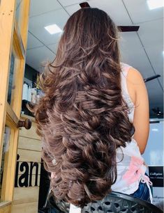 Light Ash Blonde Hair, Huge Hair, Hairstyles Design, Stylish Hairstyles, Long Silky Hair, Lustrous Hair, Natural Hair Oils