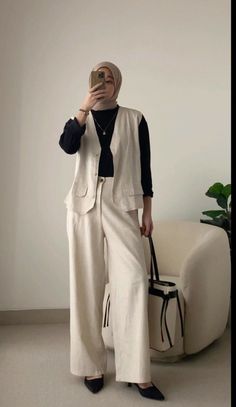 #GayaKasual #FashionWanita #OOTD #KasualWanita #DailyStyle #CasualFashion #WomenStyle #CasualLook #OutfitWanita Office Attire Women, Hijab Fashion Summer, Ootd Hijab Casual, Stile Hijab, Hijab Style Casual, Hijabi Fashion Casual, Style Hijab