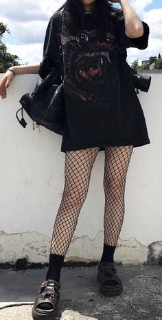 00s Mode, Fishnet Leggings, E Girl Outfits, Hipster Grunge, Aesthetic Grunge Outfit, Legging Outfits, Black Outfits, Grunge Look